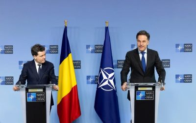 România reafirmată ca un pilon strategic al Apărării NATO în contextul tensiunilor globale În mijlocul unei provocări de securitate fără precedent, România continuă să-și păstreze poziția de centru de greutate în strategia de apărare a NATO, consolidând cooperarea cu aliații și avertizând împotriva oricărei potențiale amenințări