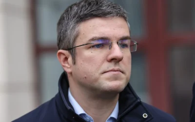 Guvernul condus de Ovidiu Bolojan a aprobat o măsură importantă menită să sprijine mii de angajați aflați în dificultate la companiile Liberty Galați și Damen Mangalia, asigurând, cel puțin temporar, plata salariilor restante