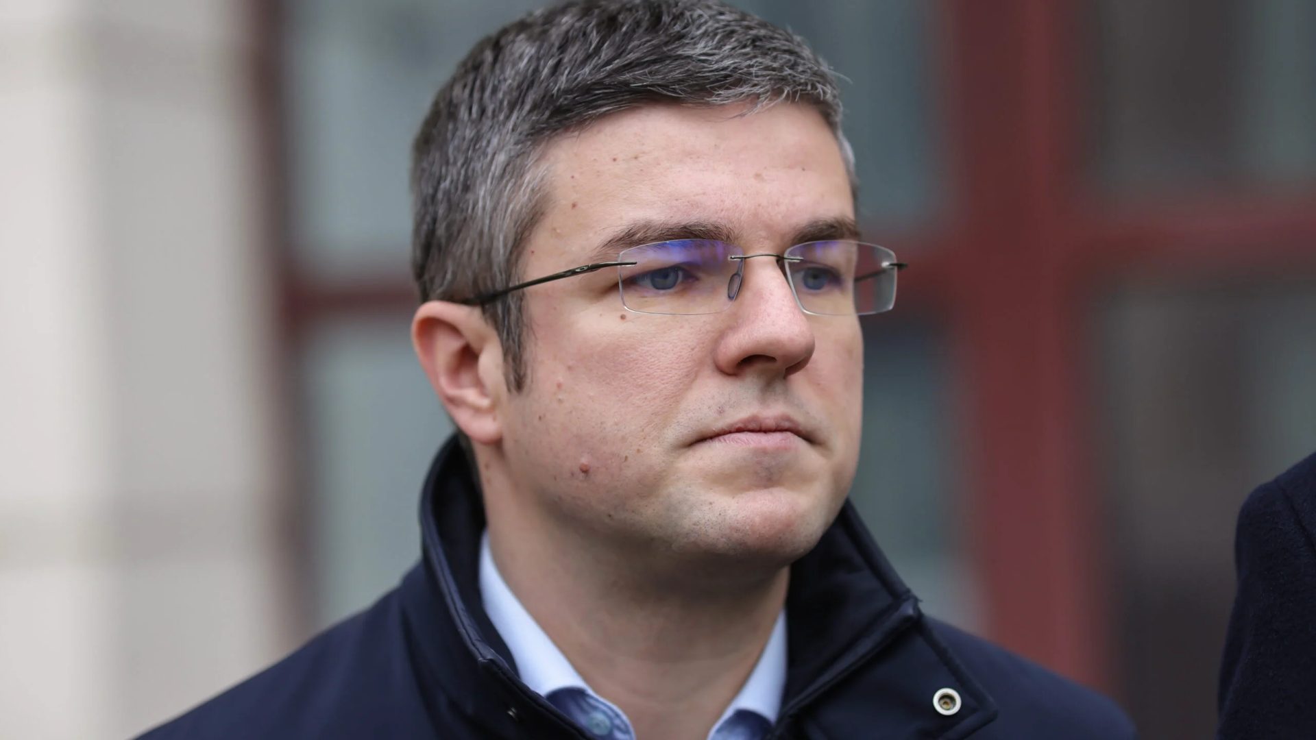 Guvernul condus de Ovidiu Bolojan a aprobat o măsură importantă menită să sprijine mii de angajați aflați în dificultate la companiile Liberty Galați și Damen Mangalia, asigurând, cel puțin temporar, plata salariilor restante