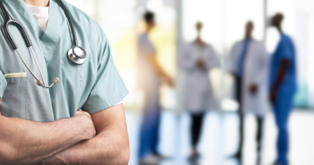 Pedepse mai dure pentru agresarea medicilor, protecție similară cu cea a polițiștilor