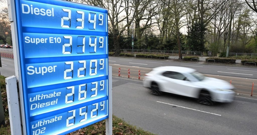 Guvernul german a adoptat joi un pachet de măsuri menite să stabilească reguli temporare pentru controlul prețurilor la combustibili, în încercarea de a stabiliza un sector afectat grav de criza energetică cauzată de războiul din Iran