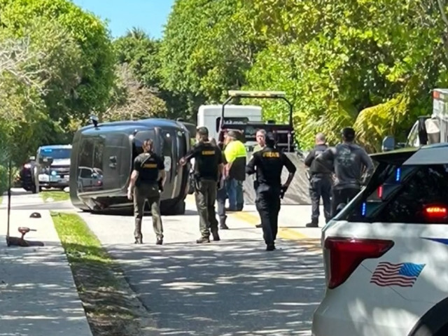 Momente de groază pentru legendarul jucător de golf Tiger Woods, după ce acesta a fost implicat într-un accident rutier grav, ce a avut loc duminică dimineață în Los Angeles