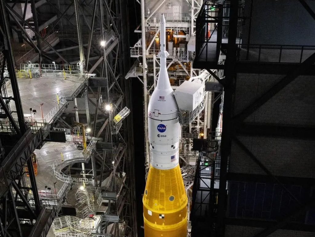 NASA a reușit, în cele din urmă, să remedieze defectul tehnic care risca să împiedice lansarea mult așteptatei misiuni Artemis 2, programată să fie prima explorare umană a regiunii lunare de după mai bine de jumătate de secol