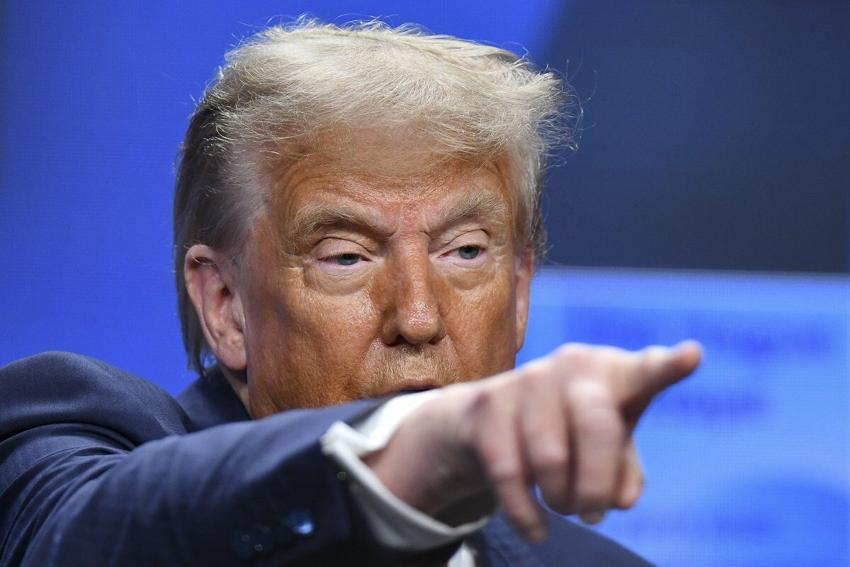 Președintele Donald Trump a lansat un avertisment dur despre stabilitatea regimului iranian, afirmând că noul lider suprem „nu va rezista mult” fără sprijinul și aprobarea sa, într-o declarație făcută duminică