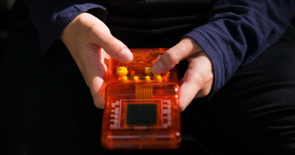 Tetris, o soluție surprinzătoare pentru combaterea traumei psihice Un nou studiu realizat de cercetători suedezi a deschis o perspectivă inedită în tratamentul tulburării de stres post-traumatic (PTSD)