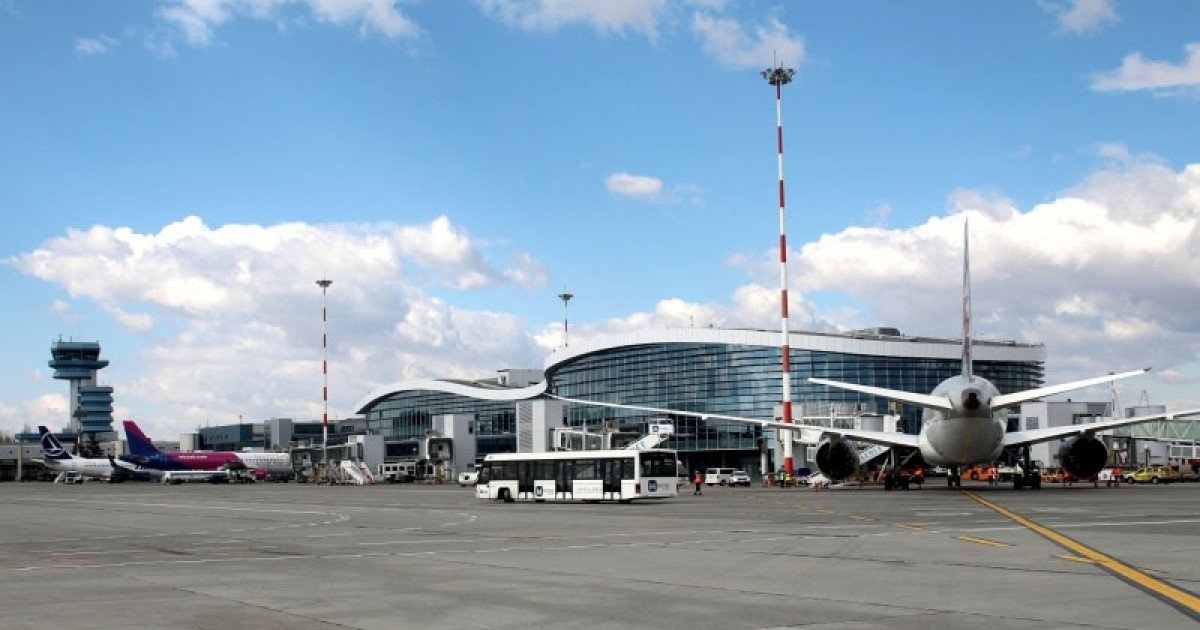 Aeroporturile din București sunt în alertă după anularea mai multor zboruri spre Tel Aviv, pe fondul escaladării conflictului din Orientul Mijlociu, iar situația privește direct aproape 1.500 de români care se aflau în regiune sau aveau planificate zboruri în următoarele zile