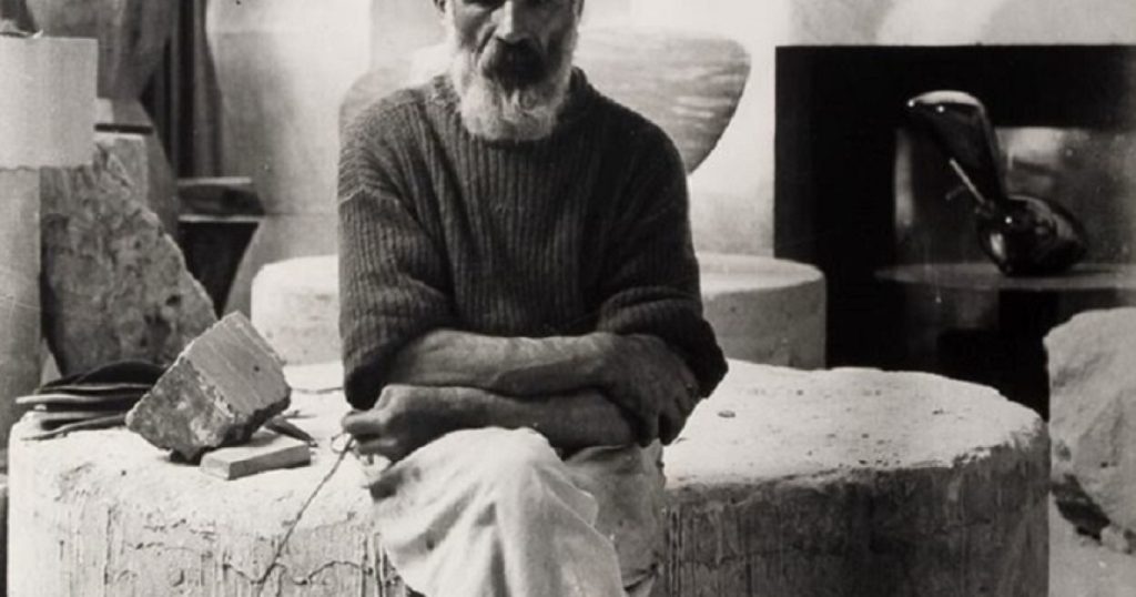 O sculptură emblematică a artistului român Constantin Brâncuși se pregătește să stabilească un nou record mondial, estimată la pragul impresionant de 100 de milioane de dolari