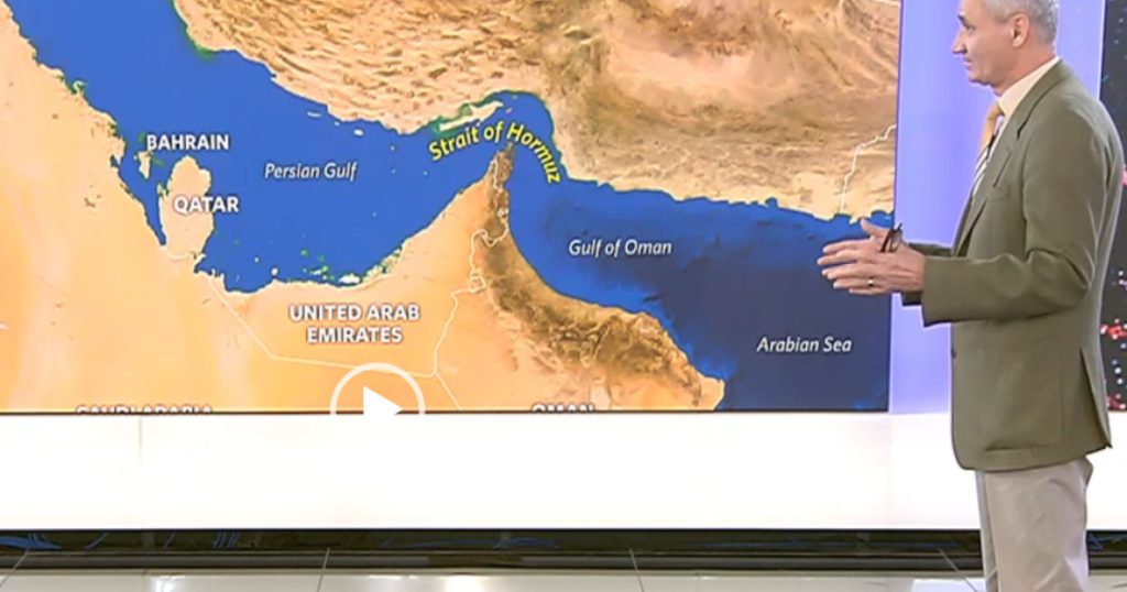Iranul lansează un avertisment dur împotriva flotei mondiale de petrol Unul dintre cei mai influenți lideri militari ai Iranului a declarat că țara sa nu va mai permite exporturile de petrol din Golful Persic, amenințând explicit cu utilizarea forței împotriva oricărui vas petrolier care s-ar aventura în zona strâmtorii Ormuz