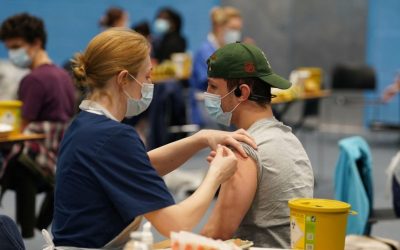 Un focar de meningită în Marea Britanie a provocat deja două decese și a contaminat zeci de oameni, accentuând preocupările legate de capacitatea Europei de a gestiona situații de urgență sanitare