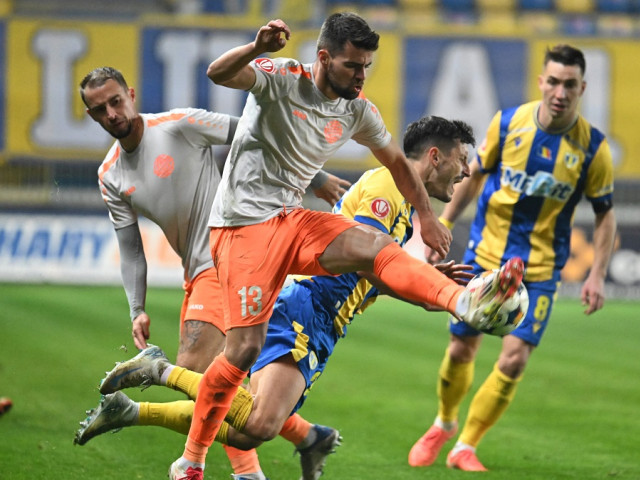 Lupta pentru salvarea de la retrogradare devine din ce în ce mai strânsă în Liga I, iar partida dintre Metaloglobus și Petrolul Ploiești, programată astăzi la ora 15:00, promite să fie una crucială pentru soarta celor două formații