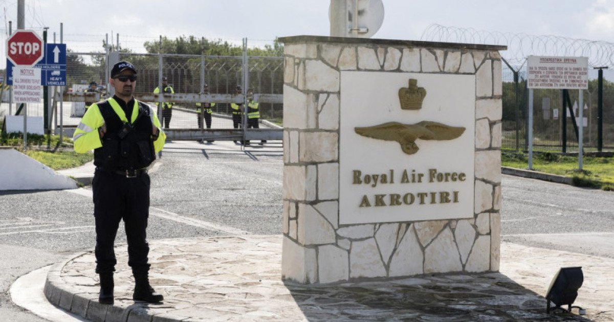 Atac cu drone asupra bazei militare britanice din Cipru, suspectat că a fost orchestrat din Liban Un atac violent cu drone a avut loc recent asupra unei baze militare britanice situate în Cipru, într-un context tensionat în cadrul relațiilor internaționale din regiune