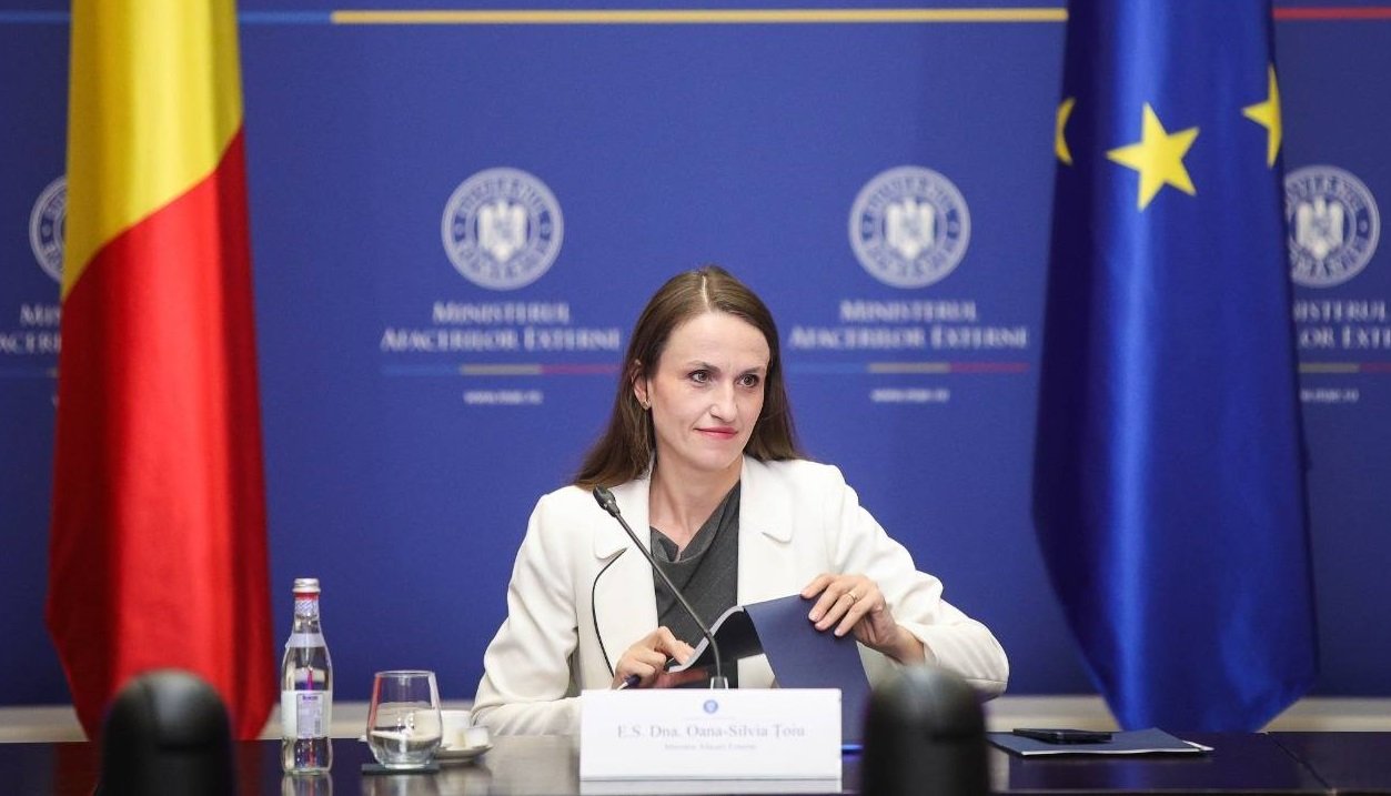 Oana Țoiu oferă explicații despre zborul organizat de România pentru repatrierea cetățenilor, evitând detalii despre cazul fiicei lui Victor Ponta Ministra Afacerilor Externe, Oana Țoiu, a venit vineri seară cu clarificări legate de recentul zbor organizat de România pentru repatrierea cetățenilor, cu toate acestea evitând să comenteze detaliile identității anumitor pasageri, mai ales legate de cazul fiicei fostului premier Victor Ponta