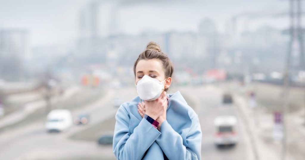 Poluarea mediului, un factor insidios pentru sănătatea mintală Poluarea aerului, zgomotul din mediul urban și expunerea la substanțe chimice periculoase sunt din ce în ce mai recunoscute ca factori agravanti pentru sănătatea mintală a populației