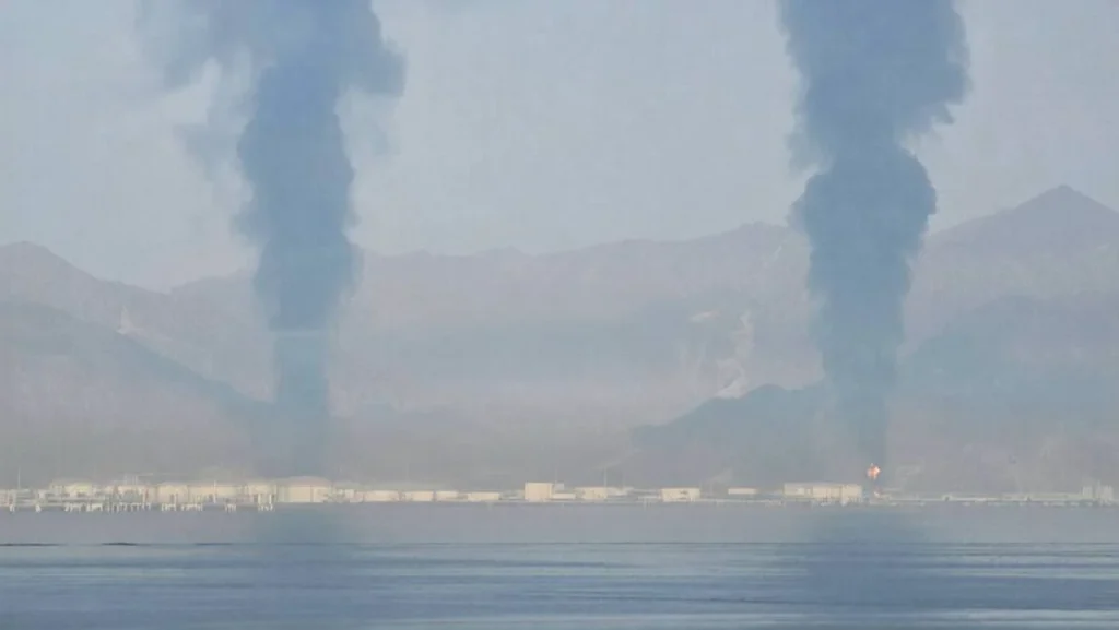 Un incendiu major a izbucnit sâmbătă în nodul petrolier din Fujairah, unul dintre cele mai importante porturi ale Emiratelor Arabe Unite, accentuând tensiunile din regiunea Orientului Mijlociu în plină escaladare a conflictului armat