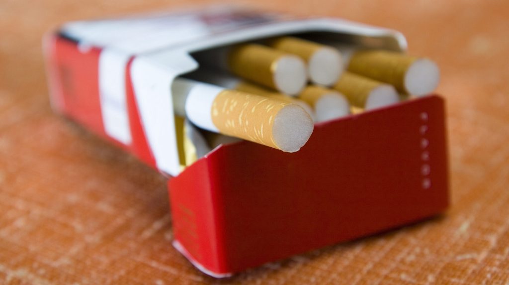 Limita de țigări la graniță scade semnificativ: câte pachete sunt permise acum