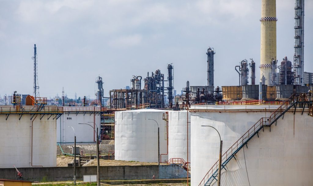 România are la dispoziție peste două milioane de tone de combustibil, o rezervă considerabilă pentru a face față situațiilor neprevăzute, a declarat vineri seară ministrul Energiei, Bogdan Ivan
