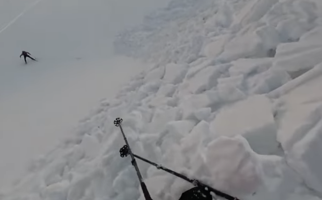 Avalanșă surprinsă în Bucegi, schiori salvați în ultimul moment (VIDEO)