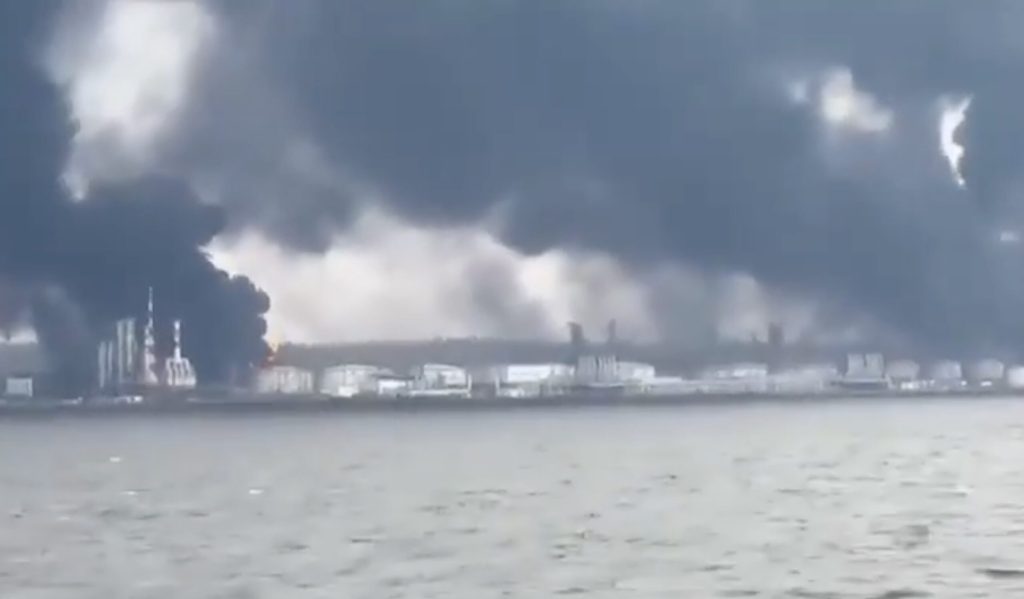 Rusia suspendă 40% din exporturile de petrol din cauza atacurilor cu drone în Leningrad