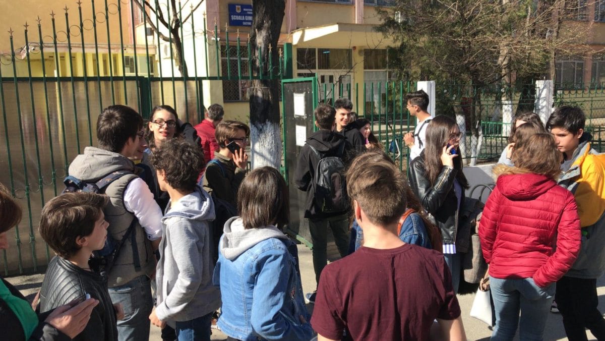 Sindicatele din Educație pregătesc boicotarea simulărilor naționale pentru anul școlar 2023-2024 Liderii sindicatelor din învățământ anunță o poziție fermă împotriva organizării simulărilor pentru examenele naționale de la finalul gimnaziului și liceului