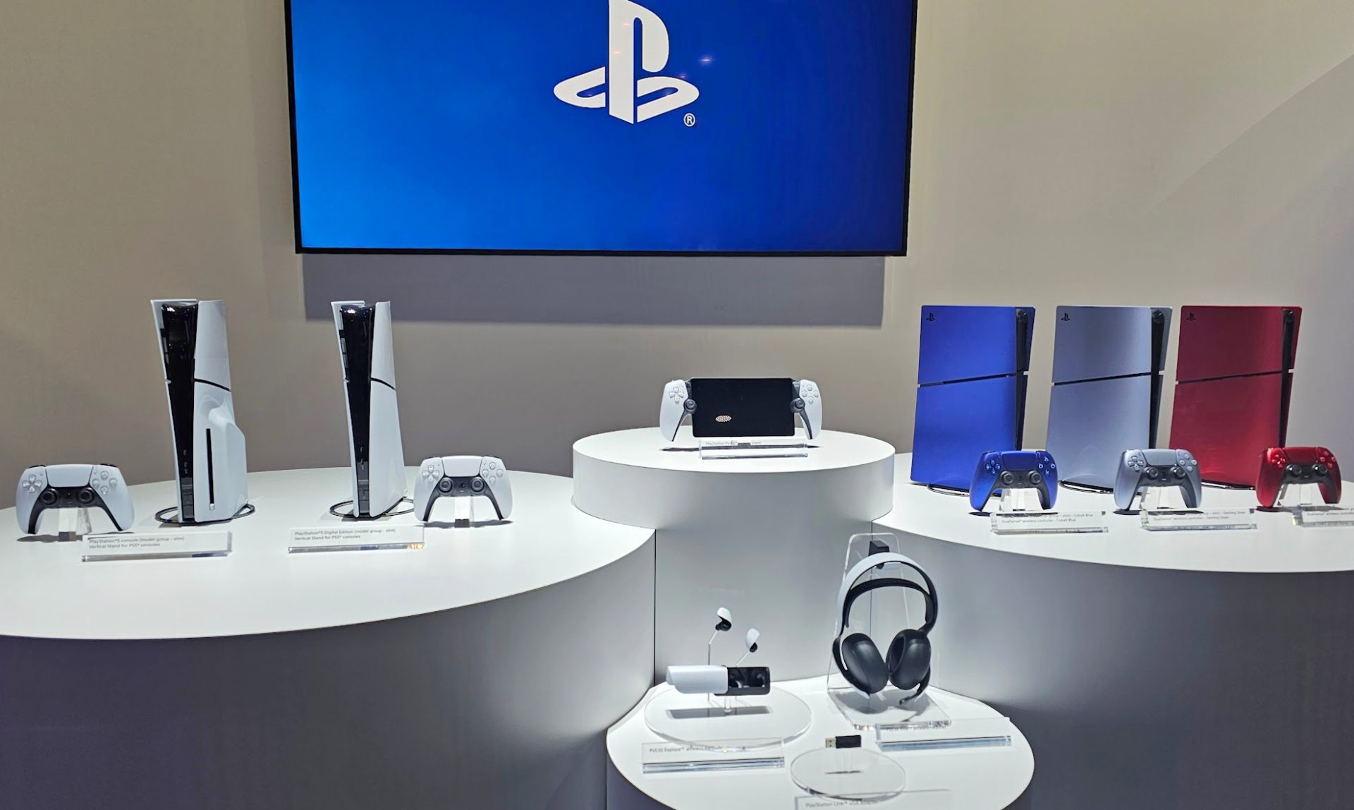 Sony a anunțat recent o serie de creșteri de preț pentru consolele PlayStation 5, o decizie care a stârnit valuri de reacții în rândul gamerilor și experților din industria de gaming