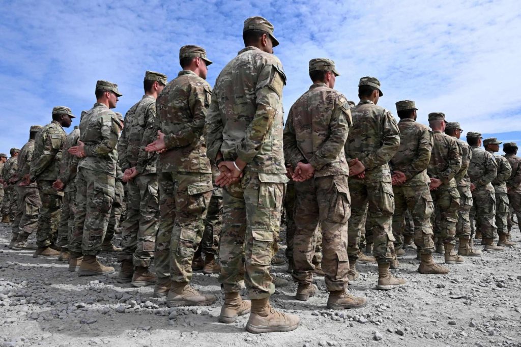 În epoca geopoliticii complexe și a noilor provocări militare, poderile lumii își mențin și chiar își intensifică investițiile în armament, reflectând astfel strategii de consolidare a influenței și apărare națională