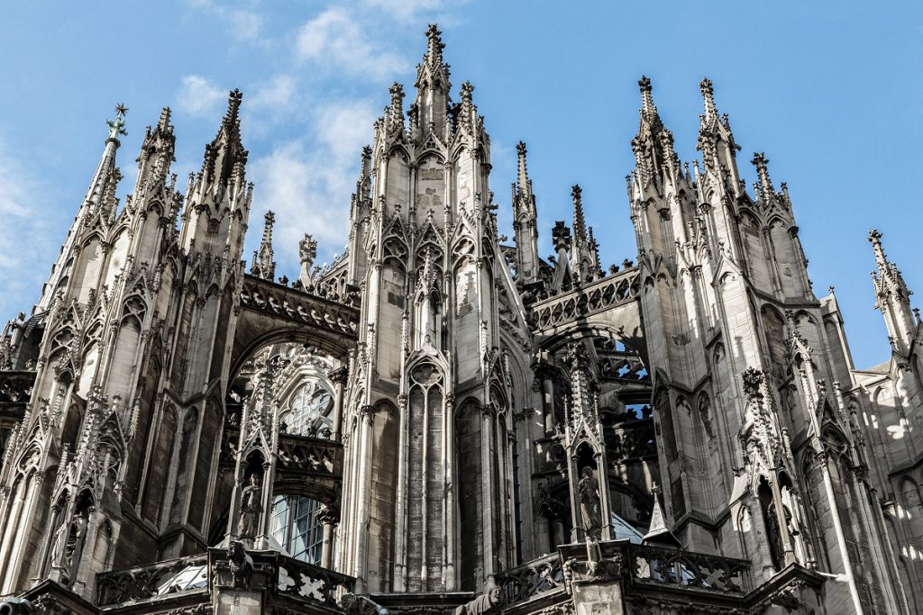 Catedrala Notre-Dame din Paris, emblematicul monument gotic înălțat în 1880 și inclus în Patrimoniul Mondial UNESCO, urmează să introducă pentru prima dată o taxă de vizitare