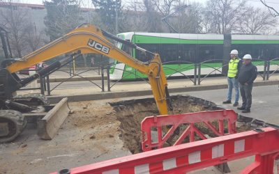 Seismul de pe șoseaua Mihai Bravu a lăsat urme vizibile și probleme majore în infrastructura subterană, după ce sambătă asfaltul s-a surpat, afectând grav sistemele de încălzire în zonă