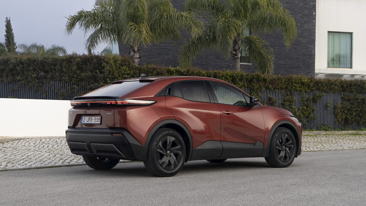 Toyota face un pas important în segmentul electric, unde fiabilitatea sa legendară și eficiența hibride sunt deja binecunoscute