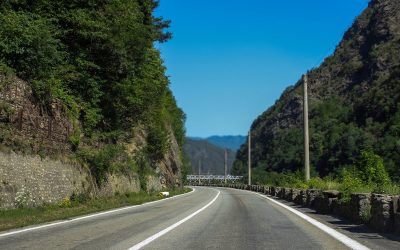 Circulația pe Valea Oltului va fi afectată semnificativ în următoarele luni, în urma unor lucrări de consolidare a versanților care vizează siguranța rutieră și protecția mediului