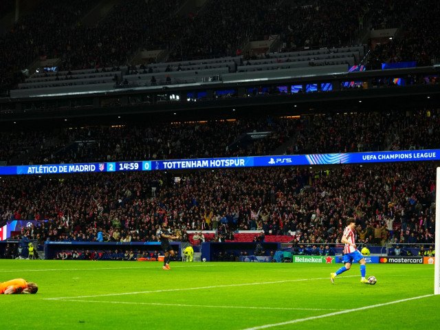 Noul star al fotbalului românesc a luat prin surprindere lumea sportului: nota 1 și posibilitatea de a-și fi încheiat cariera după debutul în UEFA Champions League Într-o seară plină de emoții la Istanbul, tânărul fotbalist român care a reușit să-și debutze în prestigioasa Ligă a Campionilor a trăit un moment de neuitat, dar nu cel la care se aștepta