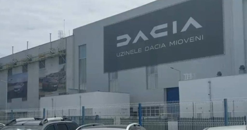 Val de concedieri la Dacia: circa 1.200 de angajați pleacă din fabricile din Mioveni în acest an Un val de restructurări și concedieri afectează în aceste zile fabrica Dacia de la Mioveni, cel mai mare producător autohton de automobile