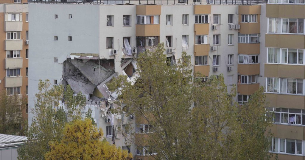 Primăria Sectorului 5 a aprobat oficial reabilitarea clădirii afectate de explozia din Rahova Autorizație de construire pentru consolidarea blocului de pe strada Vicina Autorizația de construire pentru lucrările de punere în siguranță și consolidare a blocului situat pe strada Vicina, din cartierul Rahova, a fost emisă recent de Primăria Sectorului 5