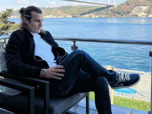 Dezastru total pentru selecționata României după ce un jucător emblematic, Adrian Petre, a fost concediat peste noapte de clubul său turc, confruntându-se cu o situație dificilă pe plan internațional