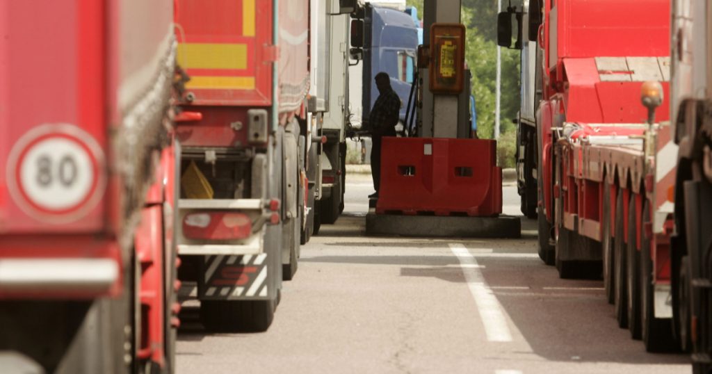 Guvernul anunță un sprijin semnificativ pentru operatorii economici din domeniul transporturilor și distribuției de combustibili, ca parte a eforturilor de a atenua impactul creșterii prețurilor la motorină