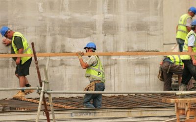 Numărul locurilor de muncă din economia americană a înregistrat o scădere surprinzătoare în luna aprilie, ceea ce a readus în prim-plan temerile cu privire la stabilitatea pieței forței de muncă din Statele Unite