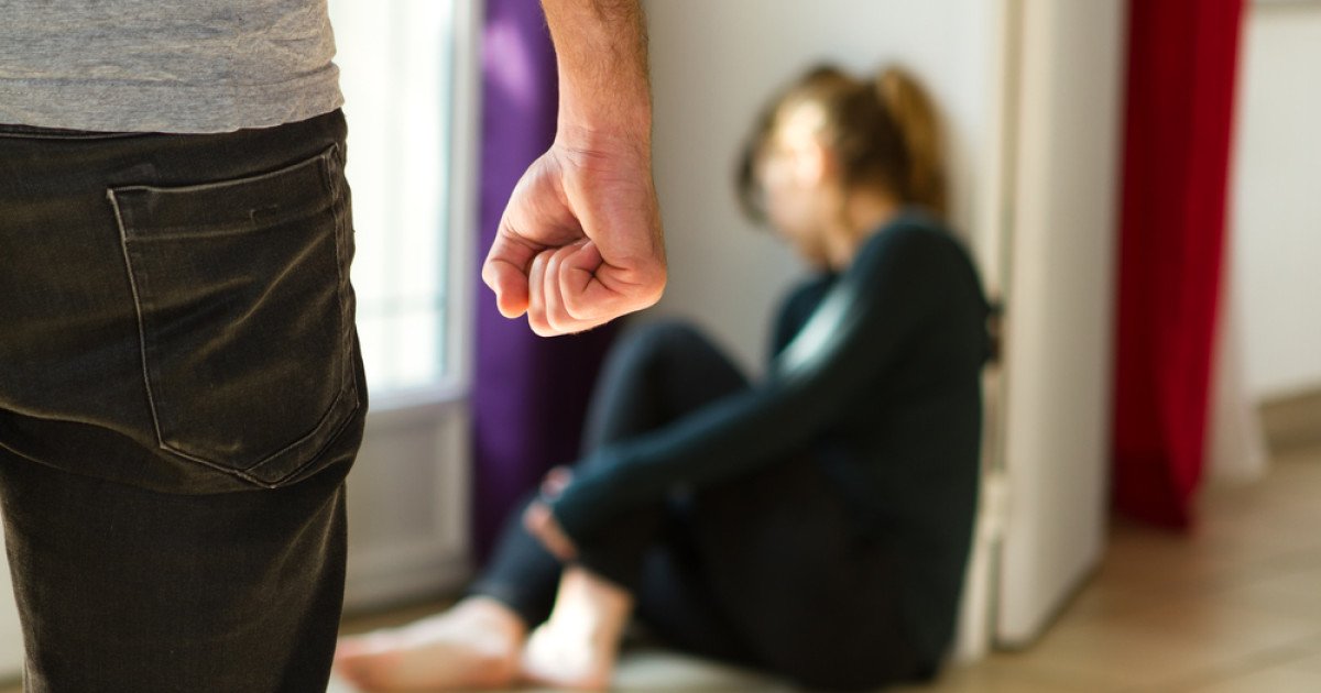 Victimele violenței domestice ar putea beneficia de concediu medical pentru refacere emoțională, psiholog: „10 zile sunt insuficiente”