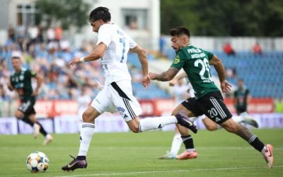 Primul meci din era Marius Croitoru la FC Botoșani aduce așteptări mari și tensiune în tribunele stadionului Municipal, unde galben-negrii întâlnesc astăzi Unirea Slobozia, în duelul live transmis pe DGS 1