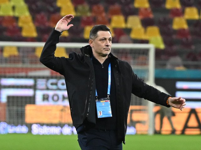 Mirel Rădoi renunță la poza de viitor numărul 10 la FCSB și la echipa națională Decizia antrenorului naționalei de tineret și, ulterior, a celor de la FCSB de a nu-l mai promova pe Lorand Fulop în echipa mare a celor de la FCSB marchează o schimbare notabilă în peisajul fotbalistic românesc