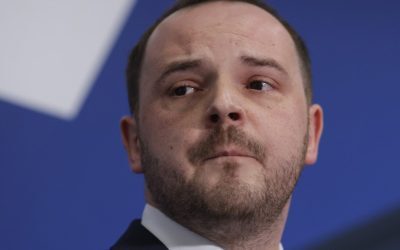 Tiberiu Paul Neagu, fostul șef al Centrului pentru Arși de la Spitalul Floreasca din București, a decis să acționeze în instanță Ministerul Sănătății după ce a fost demis în urma scandalului care a zguduit sistemul sanitar românesc vara trecută