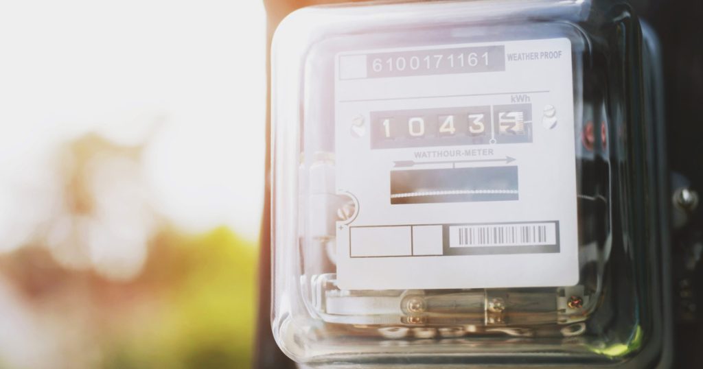 Românii ar putea beneficia în curând de notificări în timp real pe telefon pentru a evita surprizele neplăcute generate de consumul excesiv de energie electrică