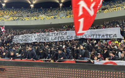 Galeriile din tribunele stadionului Dinamo devin scena unui conflict acid între suporteri și oficiali, după ce bannerele au fost afișate cu mesaje dure împotriva conducerii clubului și a arbitrilor
