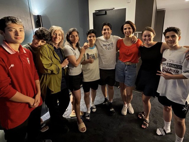 Naționala feminină de fotbal a Iranului a aterizat în Malaezia, într-o deplasare care capătă dimensiuni simbolice, după ce a fost eliminată recent din cadrul Cupei Asiei, competiție desfășurată în Australia