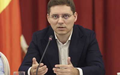 Impactul conflictelor din Orientul Mijlociu se resimte și în Europa: Negrescu solicită sprijin pentru fermieri Valul de creșteri alarmante ale prețurilor la carburanți a ajuns în centrul atenției europene, după ce Victor Negrescu, vicepreședintele Parlamentului European, a făcut un apel urgent pentru sprijinirea fermierilor afectați de această criză energetică