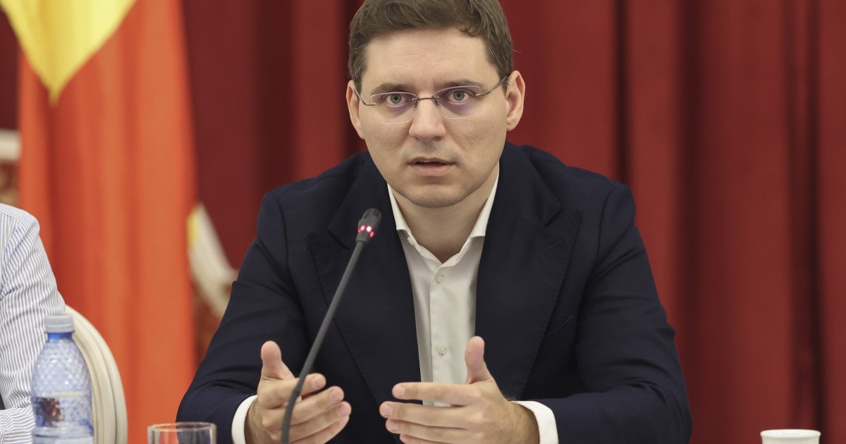 Impactul conflictelor din Orientul Mijlociu se resimte și în Europa: Negrescu solicită sprijin pentru fermieri Valul de creșteri alarmante ale prețurilor la carburanți a ajuns în centrul atenției europene, după ce Victor Negrescu, vicepreședintele Parlamentului European, a făcut un apel urgent pentru sprijinirea fermierilor afectați de această criză energetică