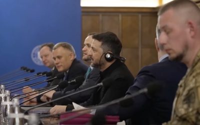 Liderul ucrainean Volodymyr Zelenski a continuat vizita oficială în România, unde, după întâlnirile cu președintele Klaus Iohannis și cu premierul Nicolae Ciucă, a întreprins o vizită de solidaritate și antrenament la Baza 86 Aeriană „Locotenent aviator Gheorghe Mociorniță” de la Borcea, în județul Călărași