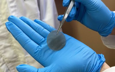 O echipă de cercetători din Australia a dat un nou avânt în domeniul terapiei integrative prin dezvoltarea unui pansament „inteligent”, capabil să monitorizeze și să trateze leziunile în timp real