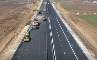 Stadiul avansat al lucrărilor pe sectorul dintre Adjud și Răcăciuni, lot 2 al Autostrăzii Moldovei (A7), promite o reconfigurare a infrastructurii rutiere din estul României