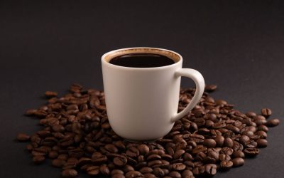 Originea cafelei: de la legendă etiopiană la un fenomen global Cafelele sălbatice din genul Coffea, considerate originare din regiunea Kefa (sau Kaffa) din Etiopia, ascund o poveste care s-a răspândit în timp, devenind un simbol al socializării, al energiei și al rafinamentului în întreaga lume