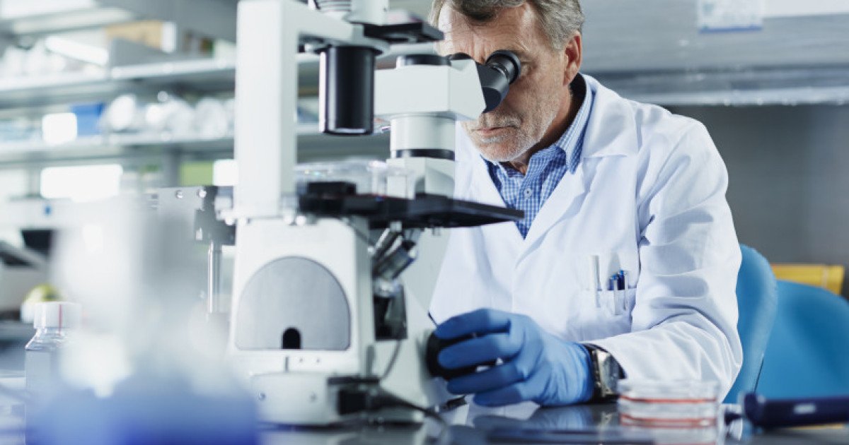 Când bărbații înaintează în vârstă, riscul de a-și pierde cromozomul Y din celulele organismului crește semnificativ, iar această descoperire are implicații majore asupra sănătății și speranței de viață masculine