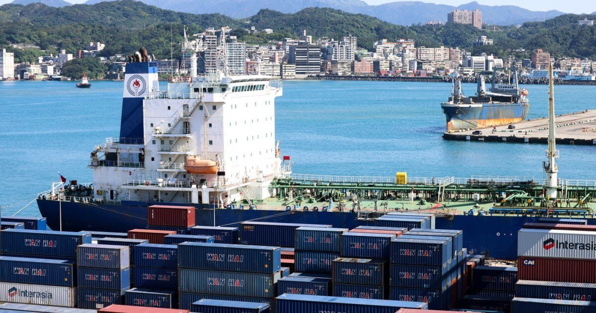 Conflictul energetic global se adâncește din cauza confruntărilor dintre Statele Unite, Israel și Iran, care provoacă perturbări serioase în fluxurile comerciale la nivel mondial